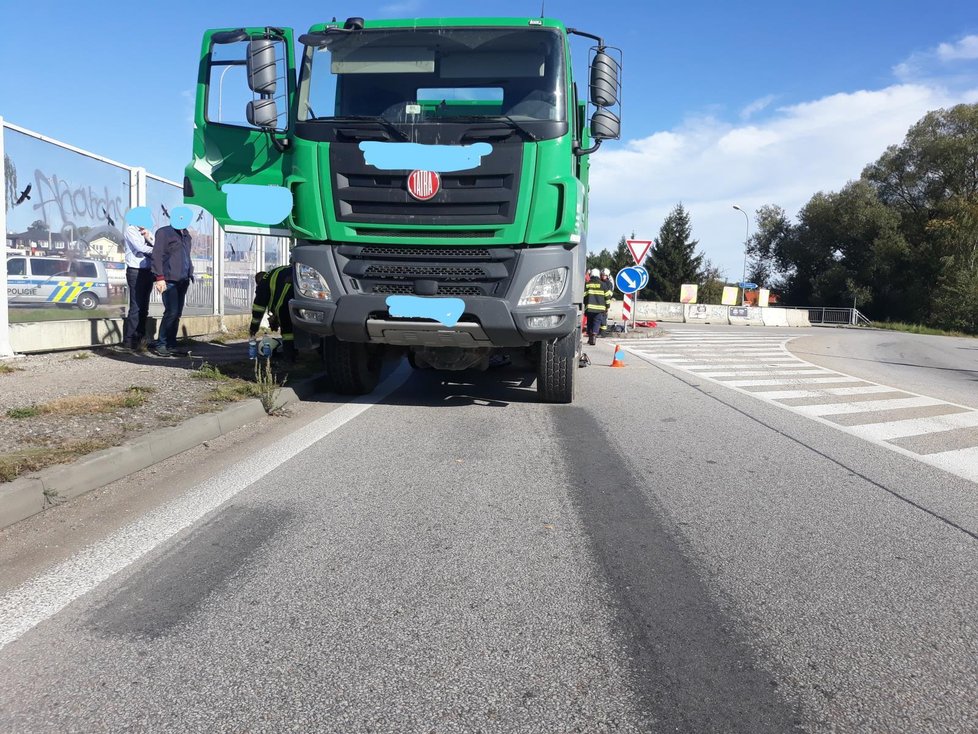 Tragická nehoda v Českých Budějovicích: Řidič autobusu viděl nehodu, ale radši odjel!