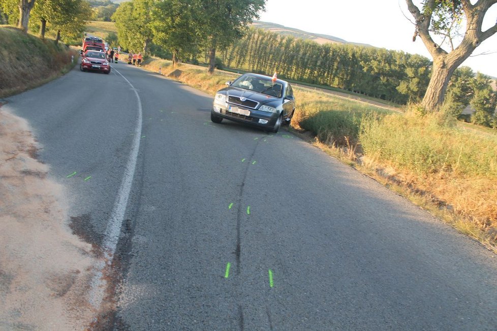 Smrtí mladého motorkáře (†23) skončilo jeho předjíždění přes plnou čáru při stoupání na silnici mezi Archlebovem a Strážovicemi na Hodonínsku.