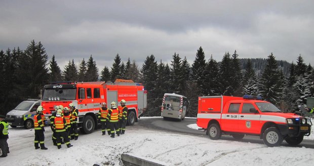 Tragédie na Slovensku: Auto po smyku vlétlo do skupiny dětí!