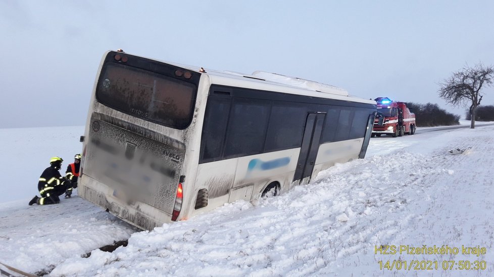 Havárie autobusu v Plzeňském kraji.