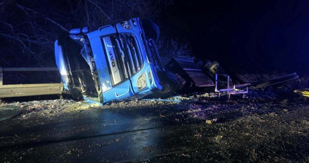 Accidentes tras la nieve en Bohemia Central (29 de enero de 2026) Accidentes tras la nieve en Bohemia Central (29 de enero de 2026)