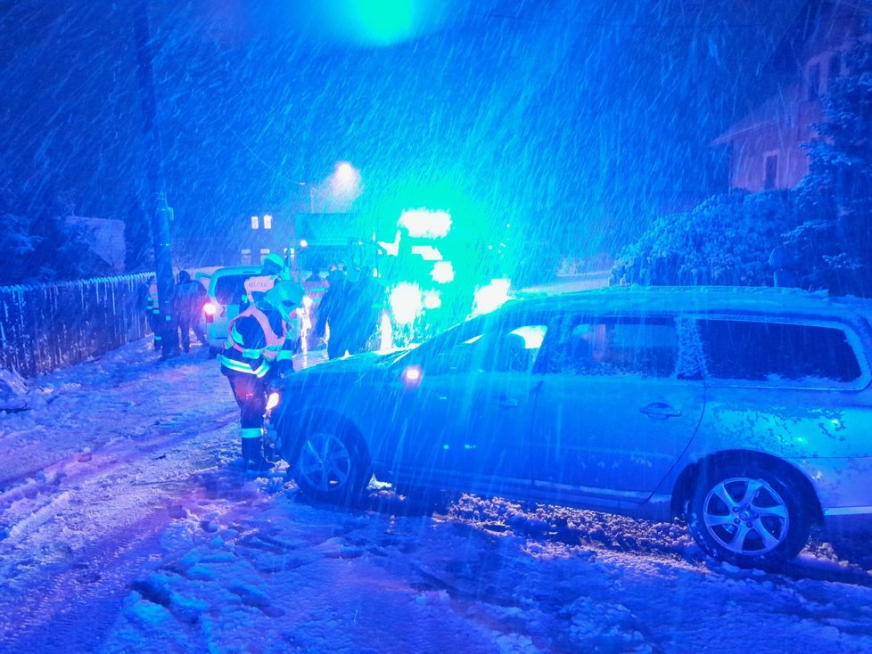 Nehoda ve sněhu na Jablonecku (6.12.2022)