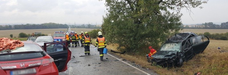 Při tragické nehodě u Sokolnic na Brněnsku zemřeli dva lidé.