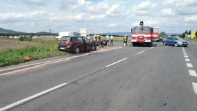 Při nehodě u Sosnové se zranilo šest lidí