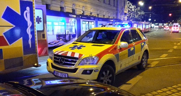 Opilý řidič srazil v Praze cizinku, ta na místě zemřela.