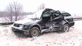Při nehodě dvou aut na Náchodsku zemřel jeden z řidičů (ilustrační foto)