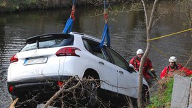 Tragická nehoda u Nedvědice na Brněnsku, při které zahynul řidič i jeho spolujezdkyně