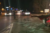 Vážná nehoda v Horních Počernicích: Při srážce dvou aut utrpěli řidiči poranění hlavy