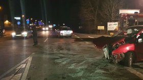 Ve čtvrtek v noci došlo ke srážce dvou vozidel v Horních Počernicích.