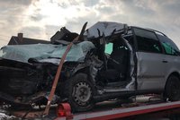 Tragická nehoda u Prahy: Žena nepřežila srážku s náklaďákem