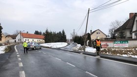 Při střetu osobního a nákladního auta v Olešce zemřela žena.