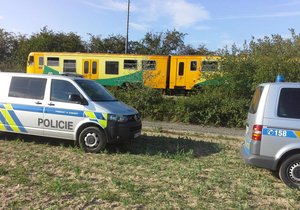 V Roztokách vlak srazil člověka: Provoz na trati Praha - Ústí nad Labem stojí. (Ilustrační foto)