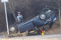 Opilý řidič vystřelil auto s dvěma ženami ze silnice: Nadýchal 2,48 promile