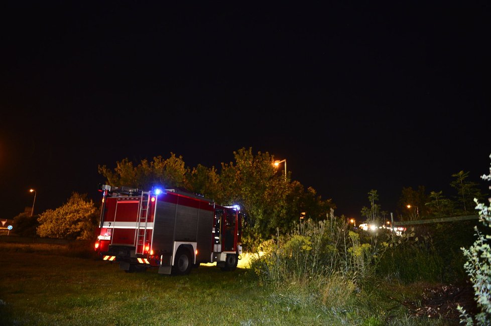 Řidiče, který v pondělí kolem desáté hodiny večer havaroval ve Stodůlkách, hledá policie.