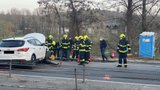 Nehoda tří aut uzavřela Strakonickou: Chlapečka (1) transportovali do nemocnice