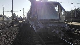 U Studénky se srazil vlak Pendolino s nákladním vozidlem.