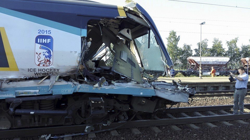 U Studénky se srazil vlak Pendolino s nákladním vozidlem