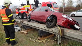 Nehoda peugeotu zablokovala v Ostravě rušnou Rudnou ulici v neděli dopoledne na dvě hodiny v obou směrech.