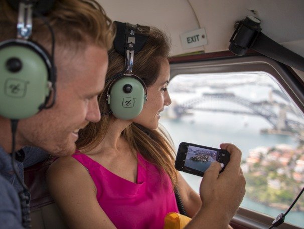 Promo snímek společnosti Sydney Seaplanes. Selfie v kokpitu letadla. (Ilustrační foto)
