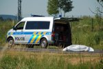 Tělo krvácejícího mladého muže bylo nalezeno u silnice na Blanensku - ilustrační foto
