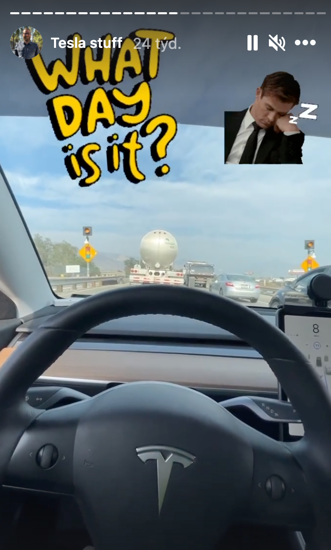 Další Tesla, co nabourala na autopilota? Řidič zveřejňoval videa jízdy bez řízení.