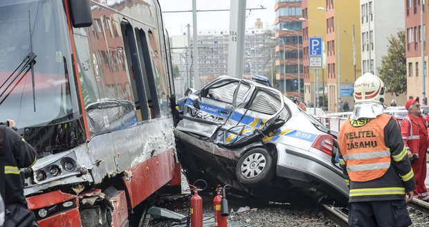 V Praze jde občas o život: Místa, kde do vás nejčastěji narazí tramvaj