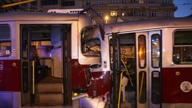 V Praze se časně ráno srazily dvě tramvaj