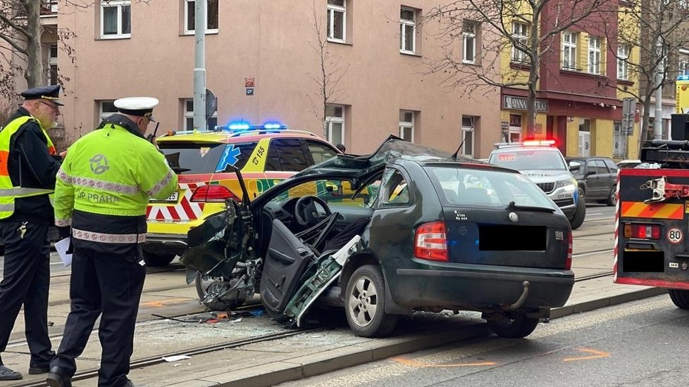 Nehoda tramvaje a auta na Žižkově. (8. ledna 2023)