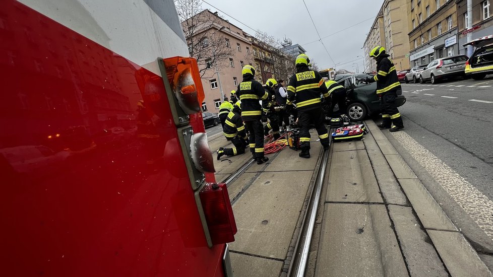 Nehoda tramvaje a auta na Žižkově. (8. ledna 2023)