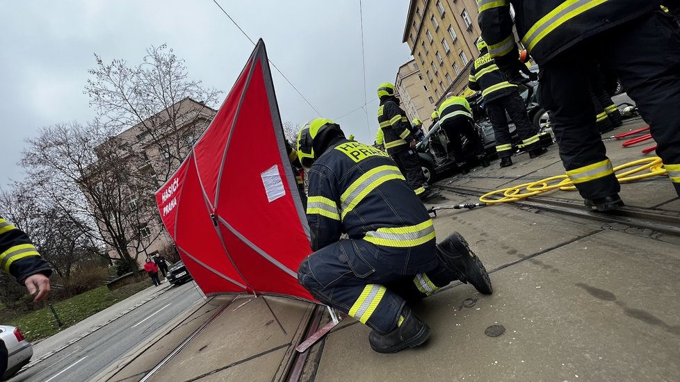 Nehoda tramvaje a auta na Žižkově. (8. ledna 2023)