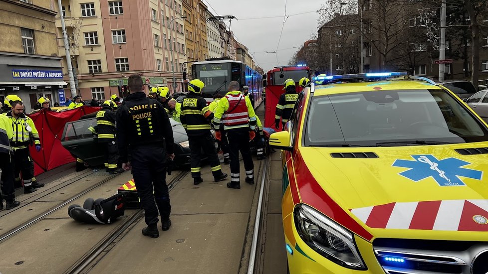 Nehoda tramvaje a auta na Žižkově. (8. ledna 2023)