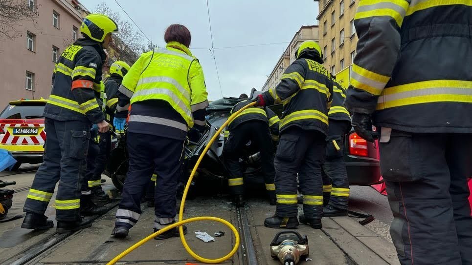 Nehoda tramvaje a auta na Žižkově. (8. ledna 2023)