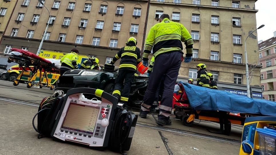 Nehoda tramvaje a auta na Žižkově. (8. ledna 2023)