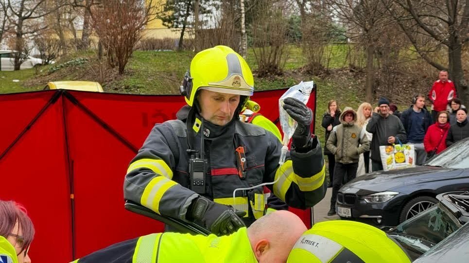 Nehoda tramvaje a auta na Žižkově. (8. ledna 2023)