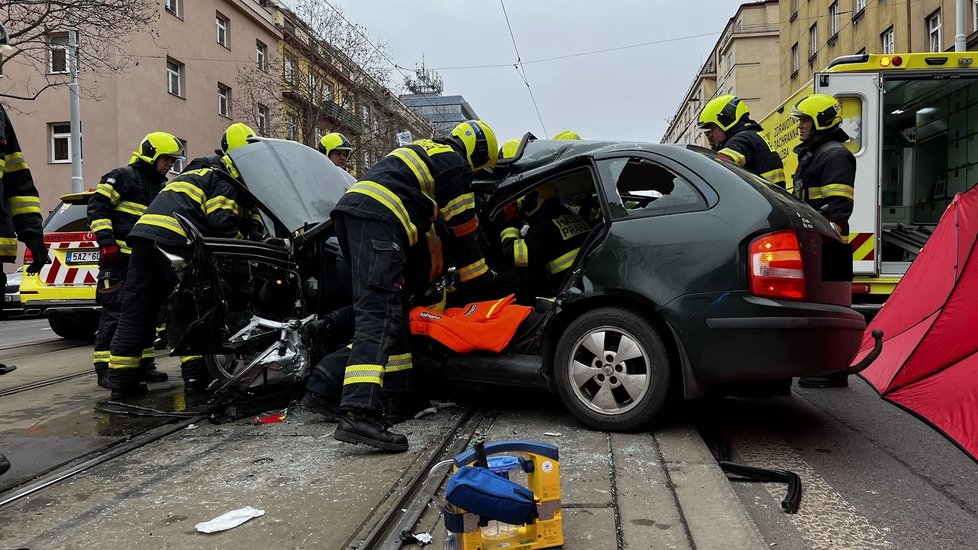 Nehoda tramvaje a auta na Žižkově. (8. ledna 2023)