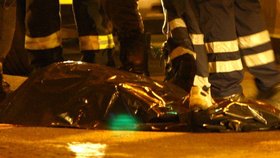 Mladá žena v Praze zemřela pod koly noční tramvaje