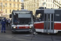 V Brně se srazila tramvaj s trolejbusem! Tři zranění!