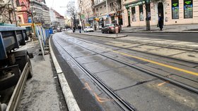 Na Vinohradské se bude opět po dlouhé měsíce opravovat tramvajová trať.