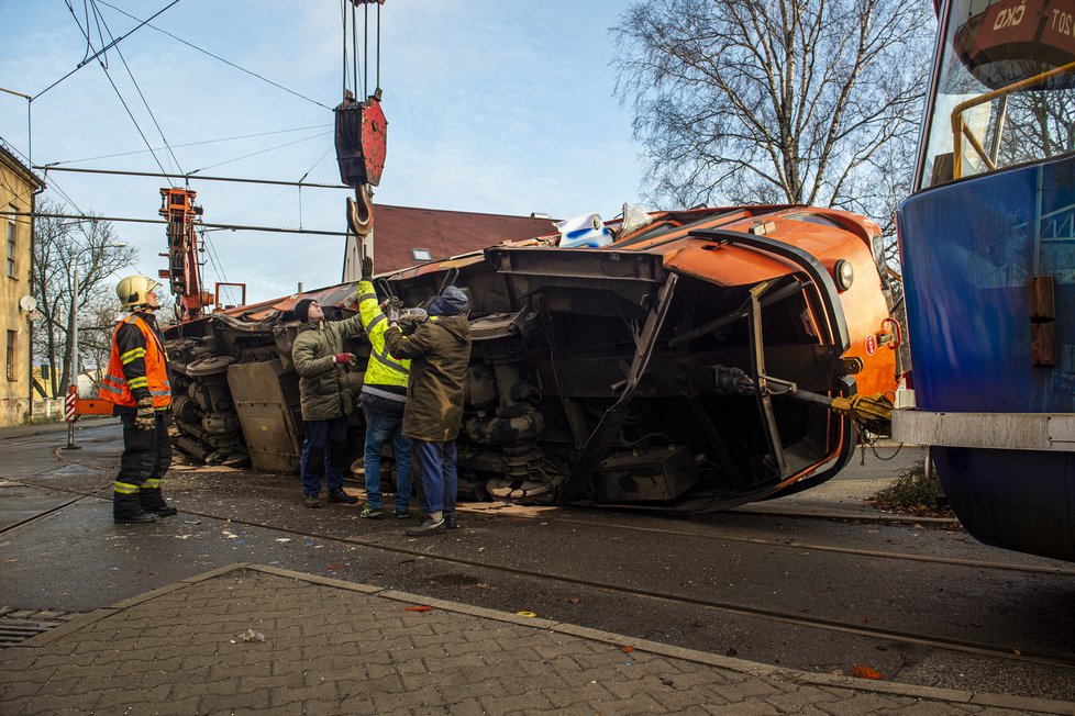 V Liberci se srazily dvě tramvaje, jedna skončila na boku. Nehoda se obešla bez zranění.