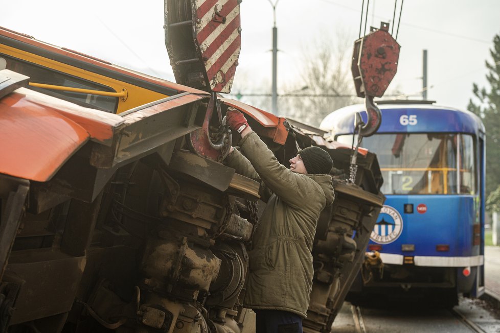 V Liberci se srazily dvě tramvaje, jedna skončila na boku. Nehoda se obešla bez zranění.