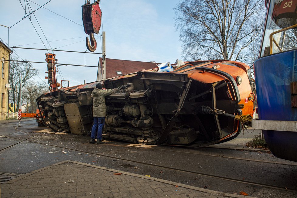 V Liberci se srazily dvě tramvaje, jedna skončila na boku. Nehoda se obešla bez zranění.