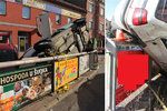 Kuriózní nehoda v Třinci: Řidič přeletěl plot a zaparkoval na střechy aut.