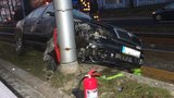 S oktávkou to »napral« do trolejového sloupu: Ranní dopravní špičku v Ostravě zastavil na 20 minut