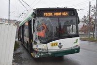Při nehodě trolejbusu se zranilo 8 lidí: Řidička (41) měla v krvi alkohol!