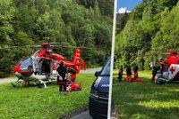 Otevřená zlomenina nebo bezvědomí: Pro vážně zraněné turisty musel na Šumpersku letět vrtulník