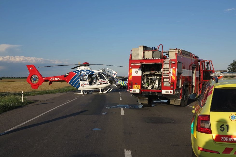 Při tragické srážce auta a dodávky u Tvarožné zemřela matka a tříletá dcera. O den později svým zraněním bohužel podlehl i šestiletý syn.