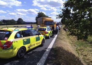 Tragédie na Náchodsku: Po nehodě zemřel cyklista i spolujezdkyně v autě (ilustrační foto)