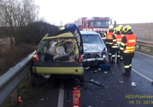 Mladá řidička nepřežila bouračku na Plzeňsku.