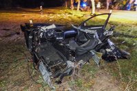 Děsivá tragédie na Břeclavsku: Řidič (25) po nárazu do stromu rozpůlil auto, na místě zemřel
