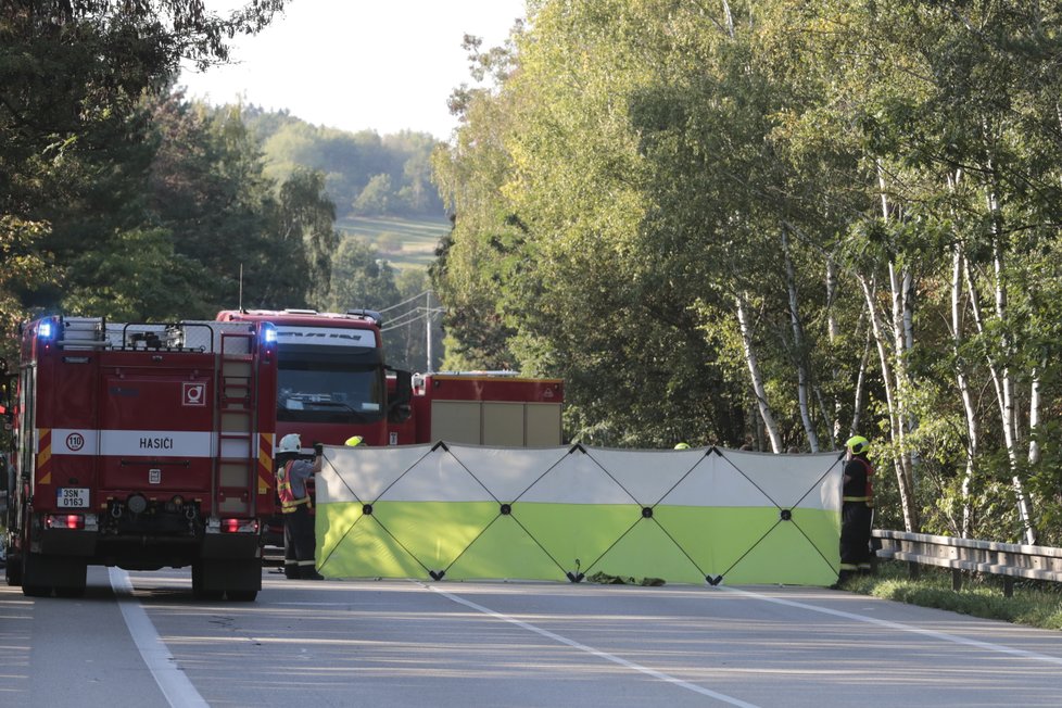 U Votice došlo k tragické dopravní nehodě, při které zemřeli dva lidé. Další byl s těžkými poraněními letecky přepraven do FN Motol.